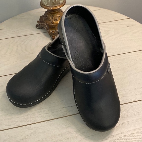 Sanita clogs black size 38(6/2-7) soft leather. - Picture 9 of 9